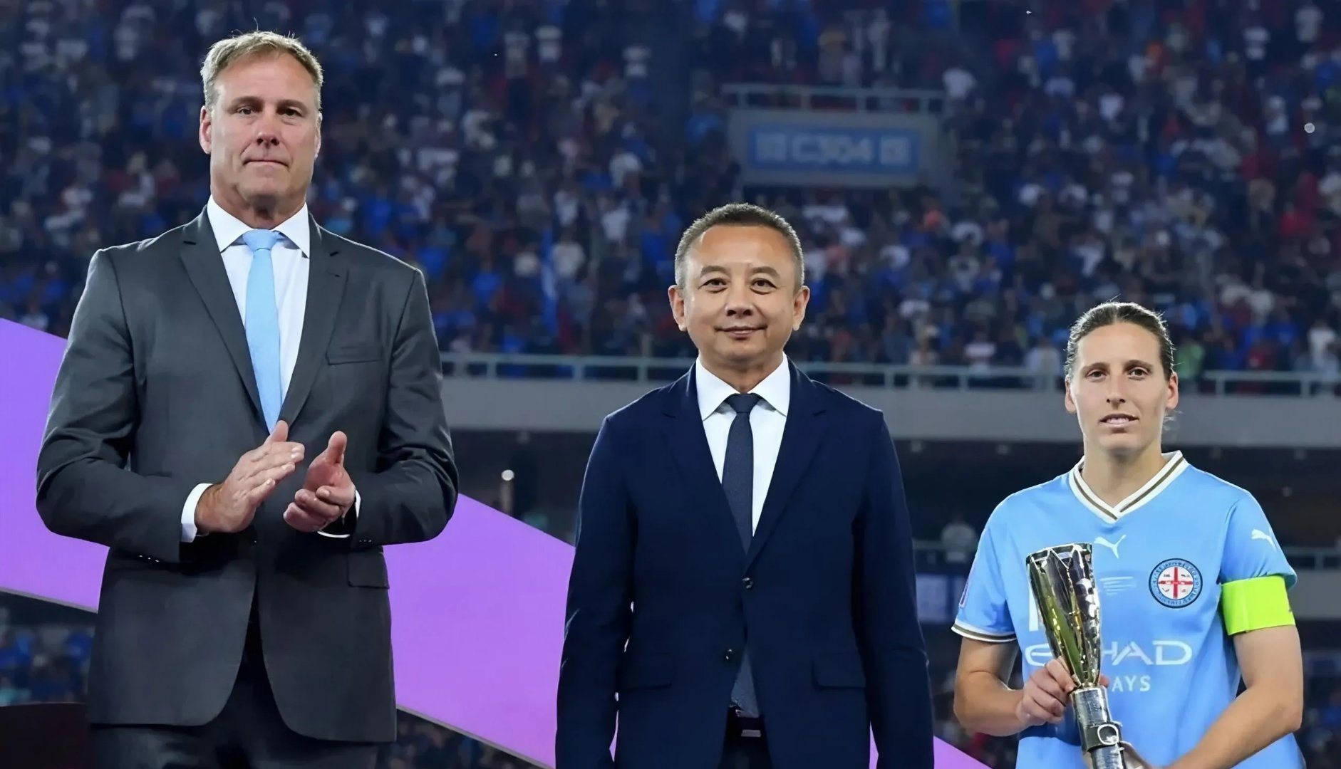 意甲赛后球员齐赞教练,团队合作信誉不减的简单介绍 意甲赛后球员齐赞教练,团队合作信誉不减的简单介绍