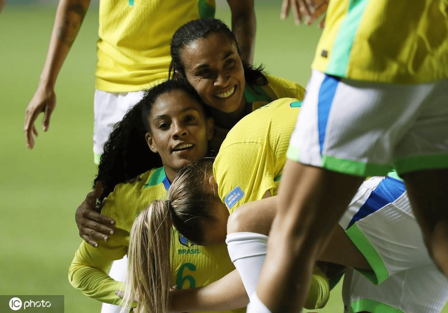 巴西女足庆祝亚运会胜利,备战美洲杯的简单介绍 巴西女足庆祝亚运会胜利,备战美洲杯的简单介绍